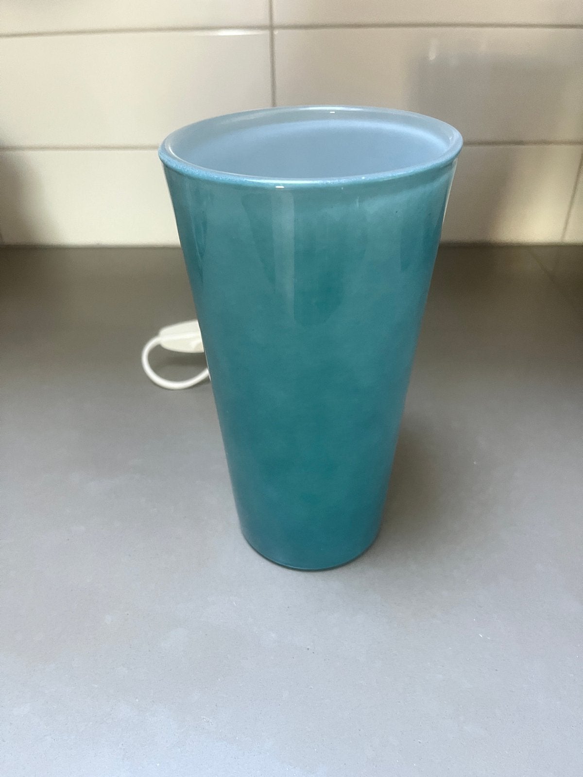 IKEA Gavik Tafellamp - Turquoise/Blauw glas glazen, Gebruikt, E14 (klein), IKEA, Met stekker