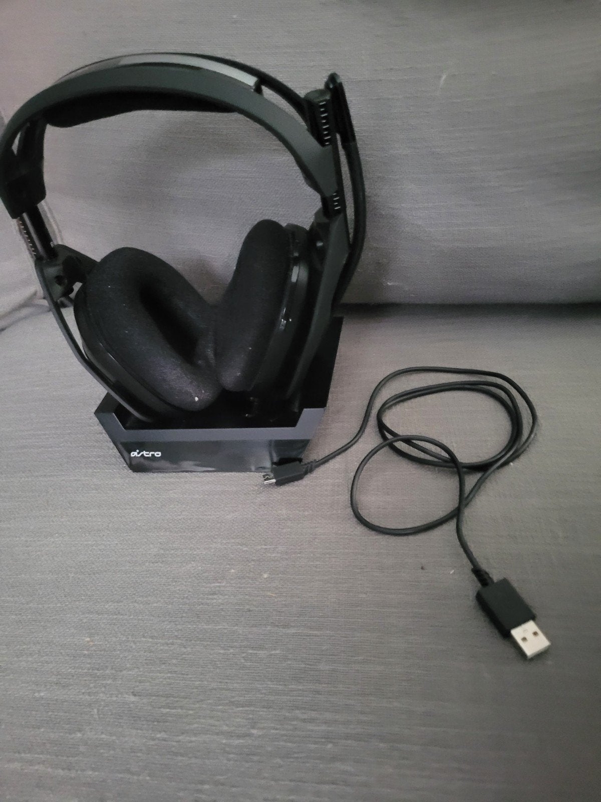Astro A50 Gaming Headset met Oplaadstation + originele doos, Audio, Tv en Foto, Koptelefoons, Gaming, Zo goed als nieuw, Draadloos