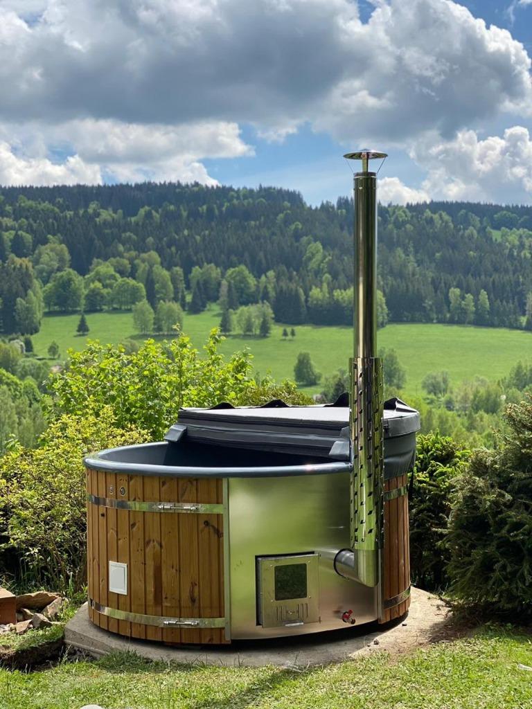 Kunststof hot tub, 200 cm, thermohout, cover, pijpbeschermer, Ophalen, Trap, Nieuw, 7251MZ