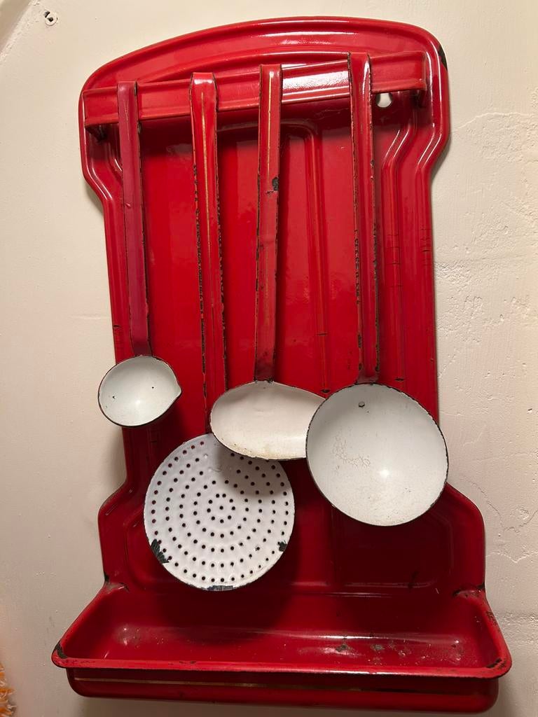 Diverse spullen rood emaille met gouden bies, Antiek en Kunst, Antiek | Emaille, Ophalen of Verzenden