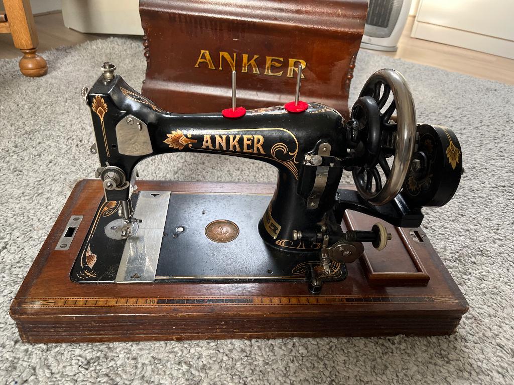 Antieke naaimachine, Ophalen