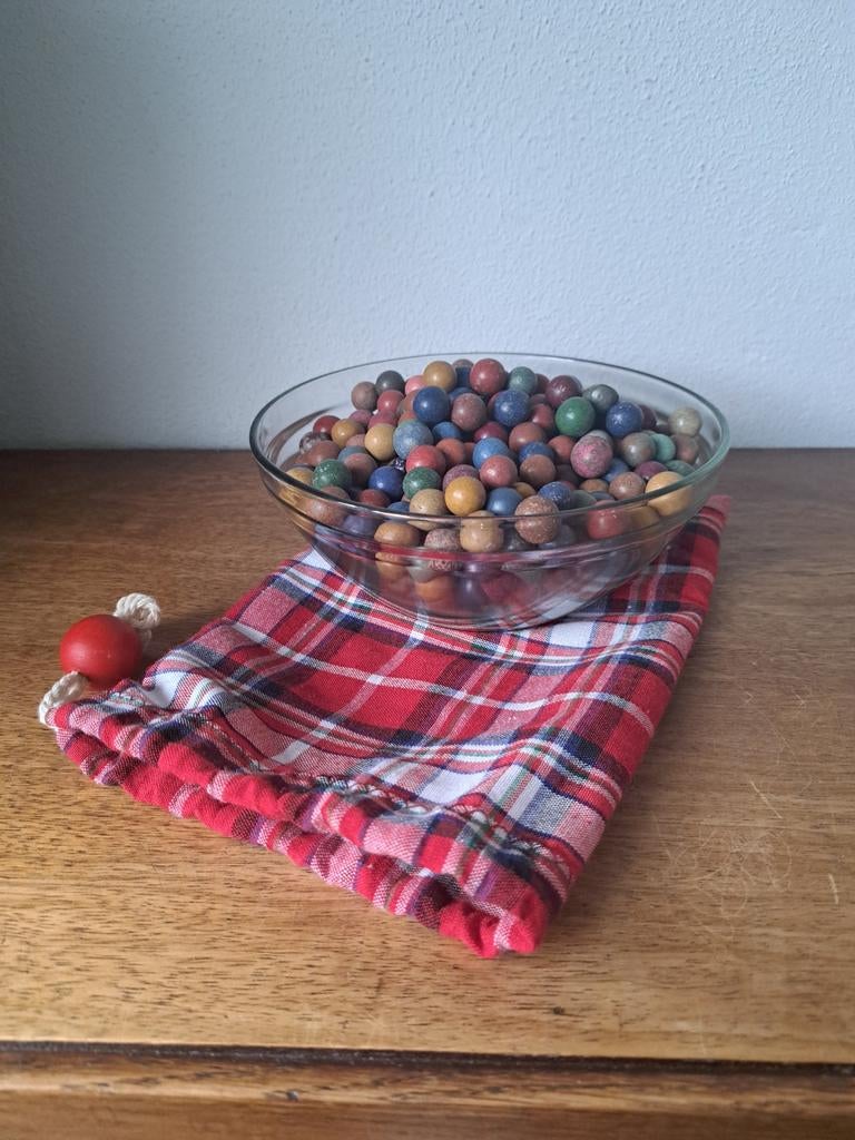Set vintage klei knikkers in nieuw speelgoedzakje, Ophalen of Verzenden