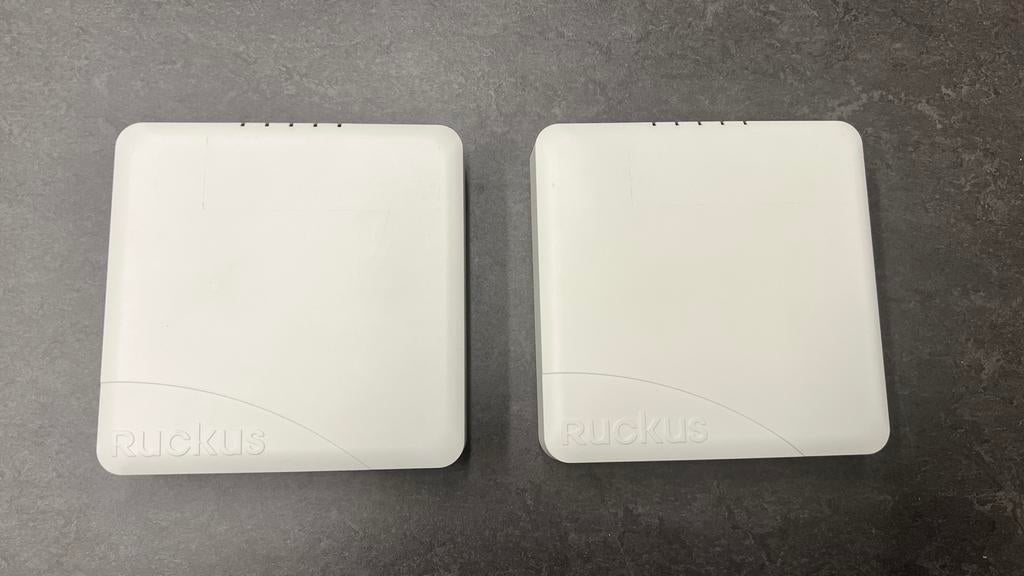 2x Ruckus ZoneFlex R500 Access Point, Ophalen of Verzenden, Zo goed als nieuw