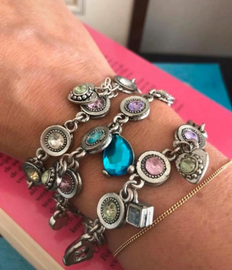 Cos zilverkleurige armband met gekleurde bedels, verstelbaar, Sieraden, Tassen en Uiterlijk, Overige kleuren, Ophalen of Verzenden