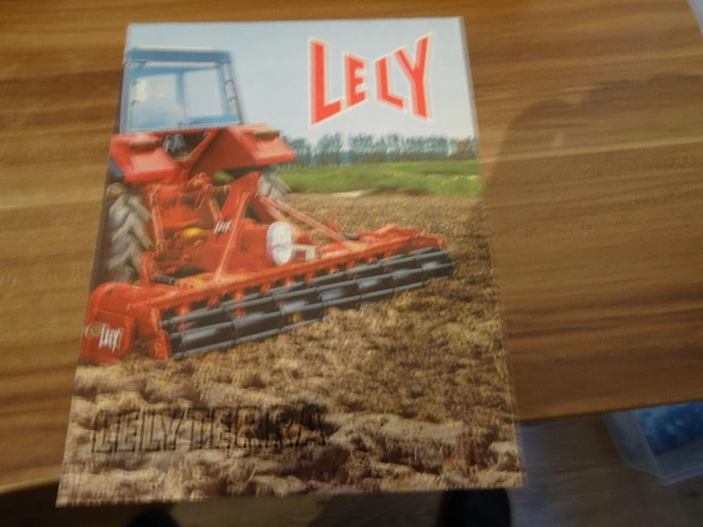 LeLY Landbouwmachines folders, Boeken, Verzenden, Zo goed als nieuw, Folder