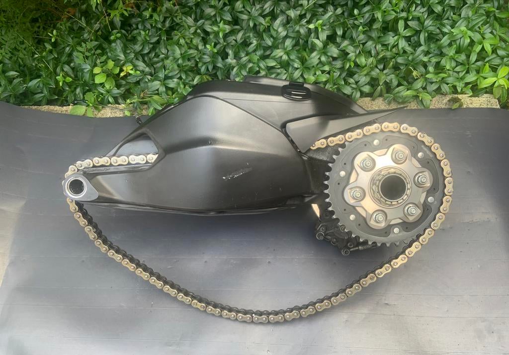 Complete Panigale 1199 achterbrug, inc excenter, as, rem etc, Motoren, Onderdelen | Ducati, Ophalen of Verzenden