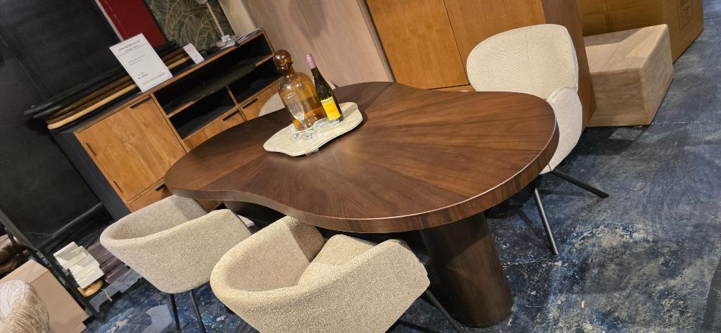 Organische Eettafel Walnoot Showmodel!