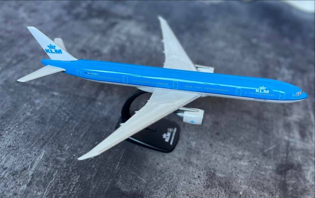 KLM Boeing 777-300 Miniatuur Schaalmodel, Verzamelen, Ophalen of Verzenden, Zo goed als nieuw, Schaalmodel