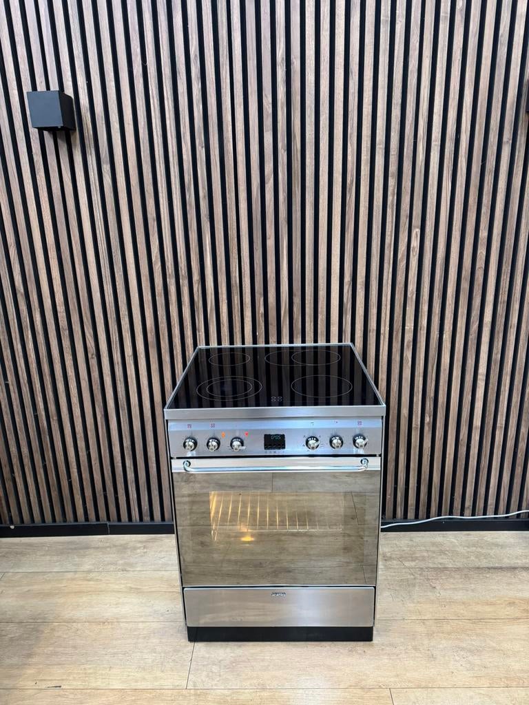 Mooie Rvs Smeg Fornuis keramisch 60 cm (Gratis bezorgen), 5258sh, Dewitgoedexpert, Keramisch, Zo goed als nieuw