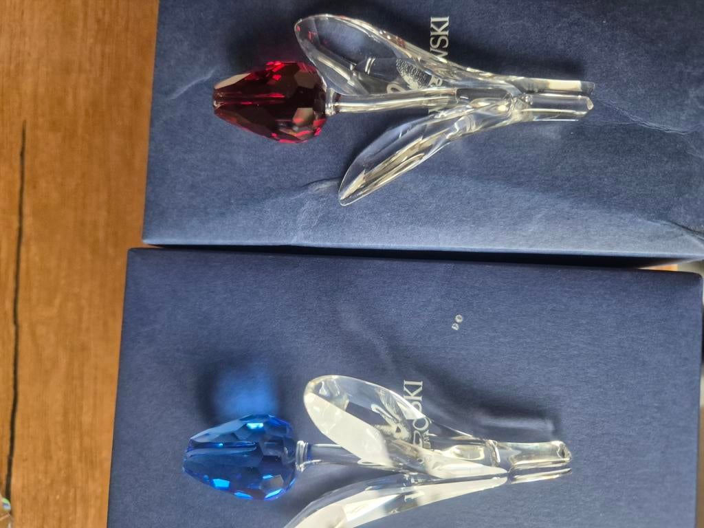 Swarovski tulpen blauw en rood, Verzamelen, Swarovski, Ophalen of Verzenden, Zo goed als nieuw, Figuurtje