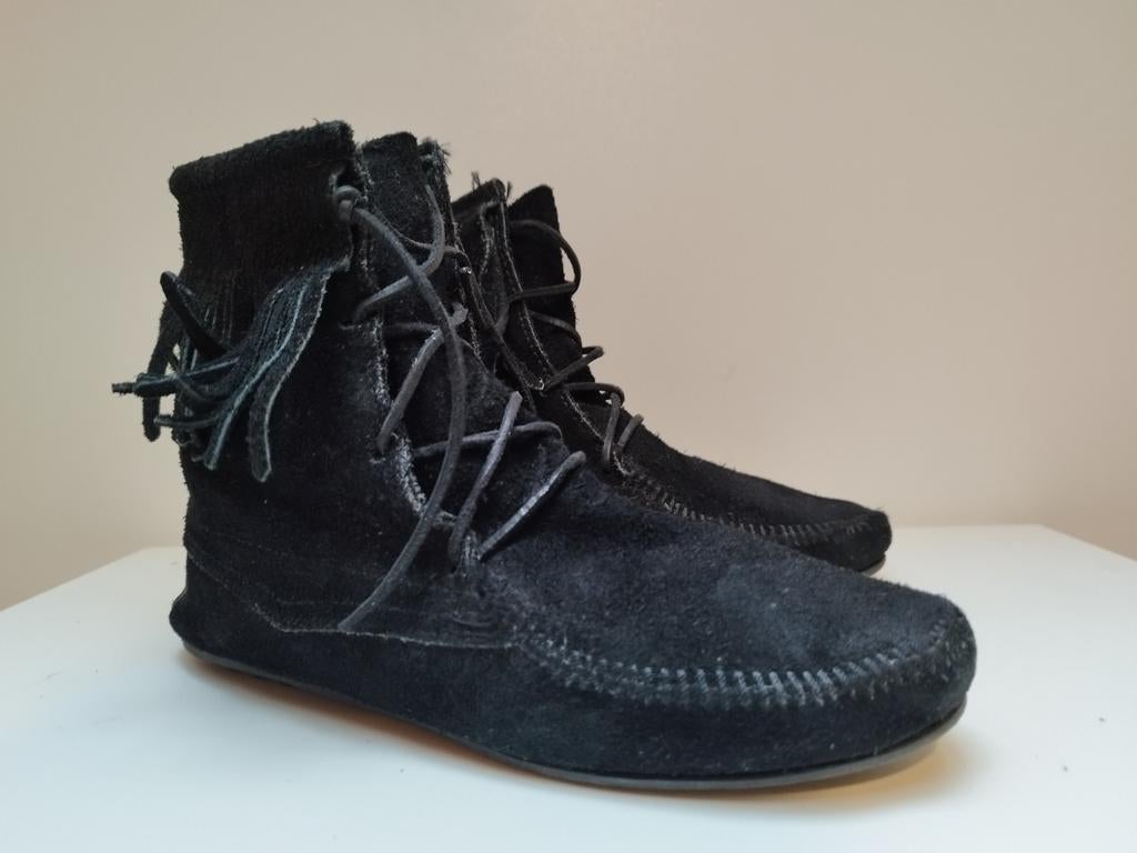 Minnetonka Trendy 2026 Fringe Indianen laarsjes 9 41 Zwart, Kleding | Dames, Schoenen, Zwart, Lage of Enkellaarzen, Ophalen of Verzenden