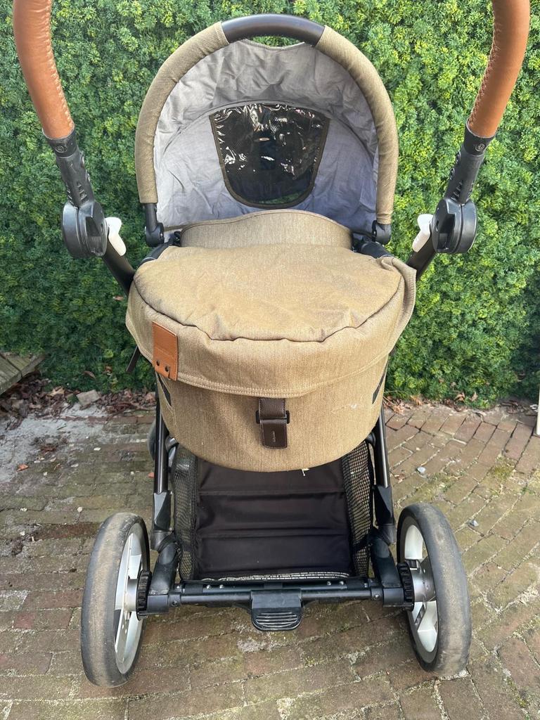 Mutsy Evo Industrial Olive Kinderwagenset, Ophalen, Gebruikt, Combiwagen, Met reiswieg