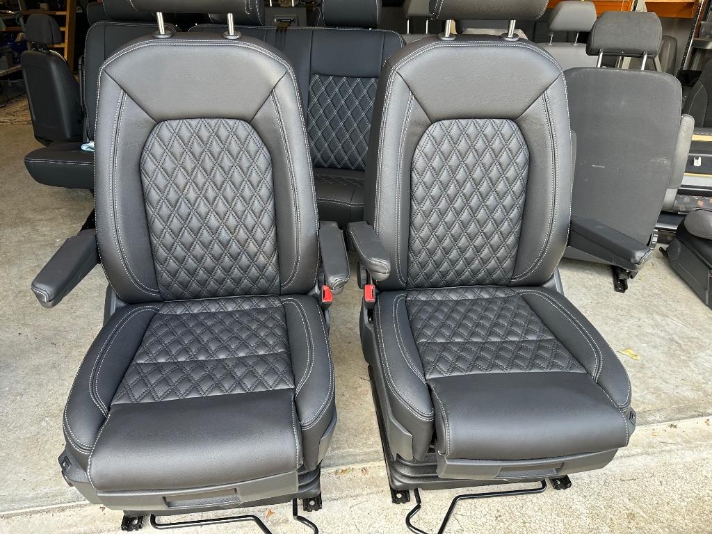Twee voor stoelen met zwart leder voor Crafter MAN, Ophalen, Nieuw, Volkswagen