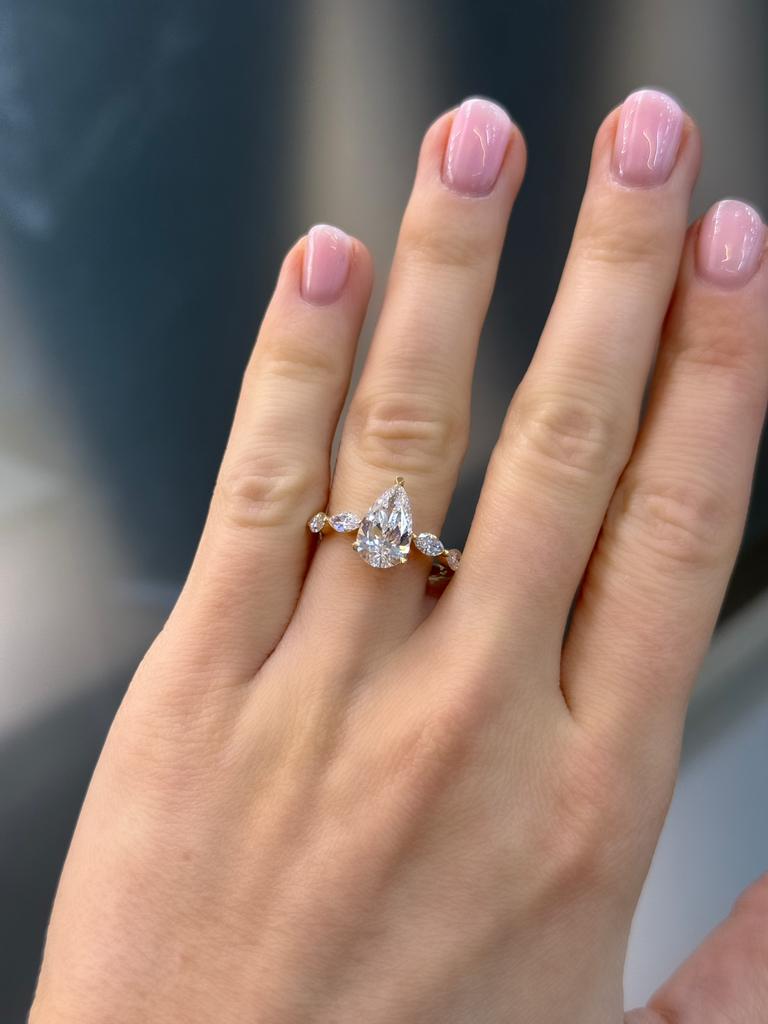 18KT Goud - Peer Lab Diamant 2.52ct - Vrouw Ring