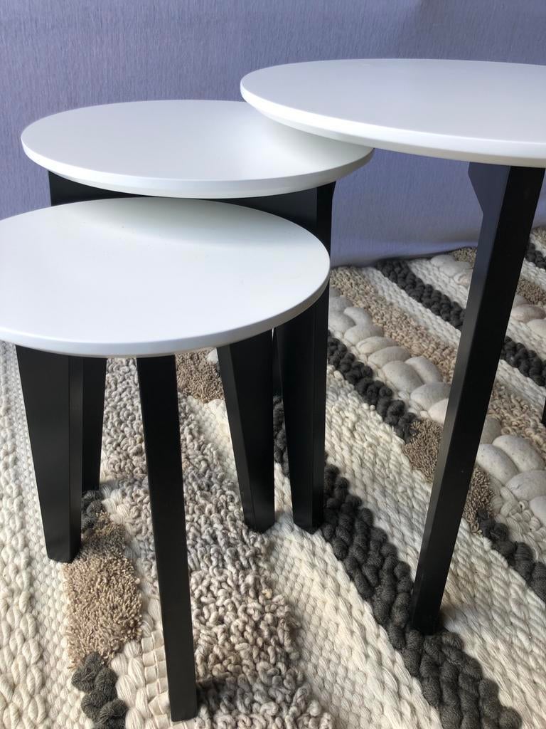 Set van 3 witte salontafels met zwarte pootjes., Ophalen, 50 tot 100 cm, ., Rond
