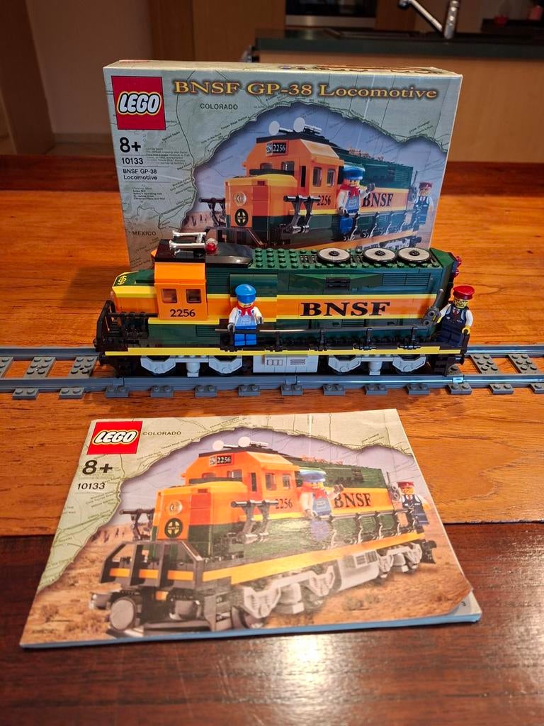 LEGO TREIN 10133 BNSF SANTA FE BILINGTON, Ophalen of Verzenden, Zo goed als nieuw, Complete set, Lego