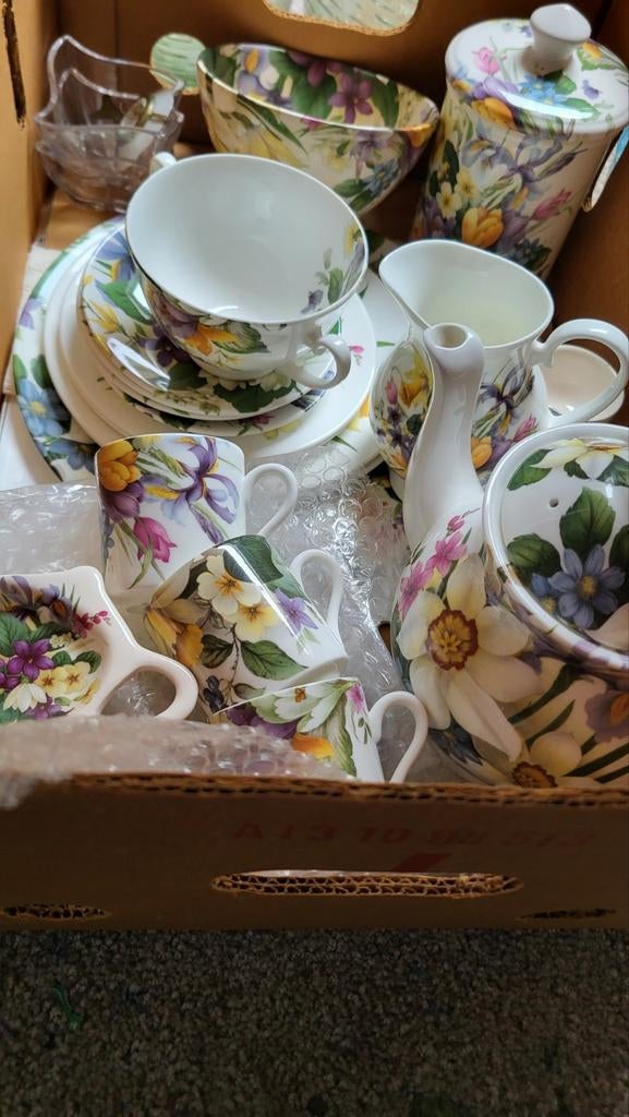 AFGEPRIJSD Thee ontbijtservies van Bloomersv, 125 euro, Ophalen of Verzenden