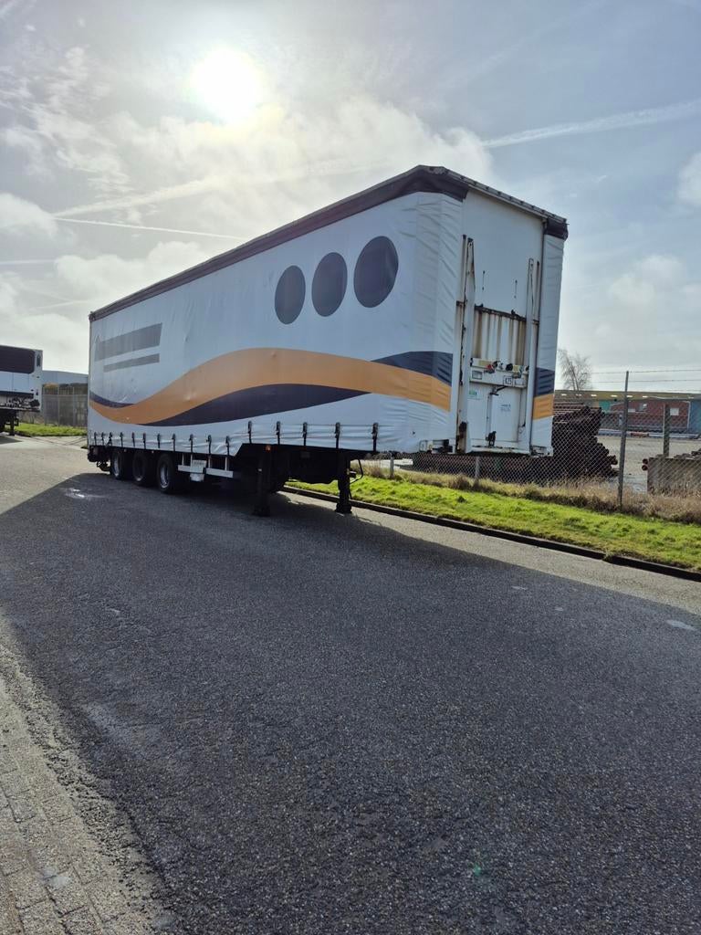 Semie huif dieplader met 9 tons laadklep, Bedrijf, Te koop