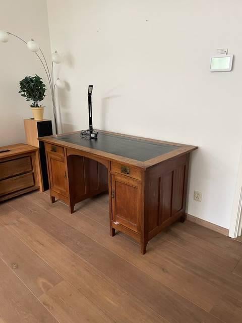 Antiek bureau, Ophalen