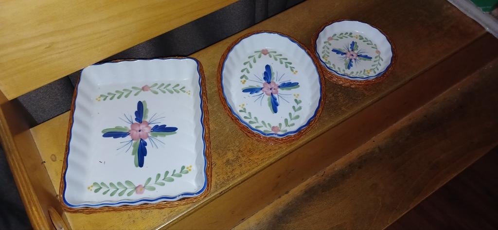 Aardewerk Schalen/Manden Set met Bloemmotief € 30,00, Ophalen, Gebruikt, Porselein of Keramiek, Schaal