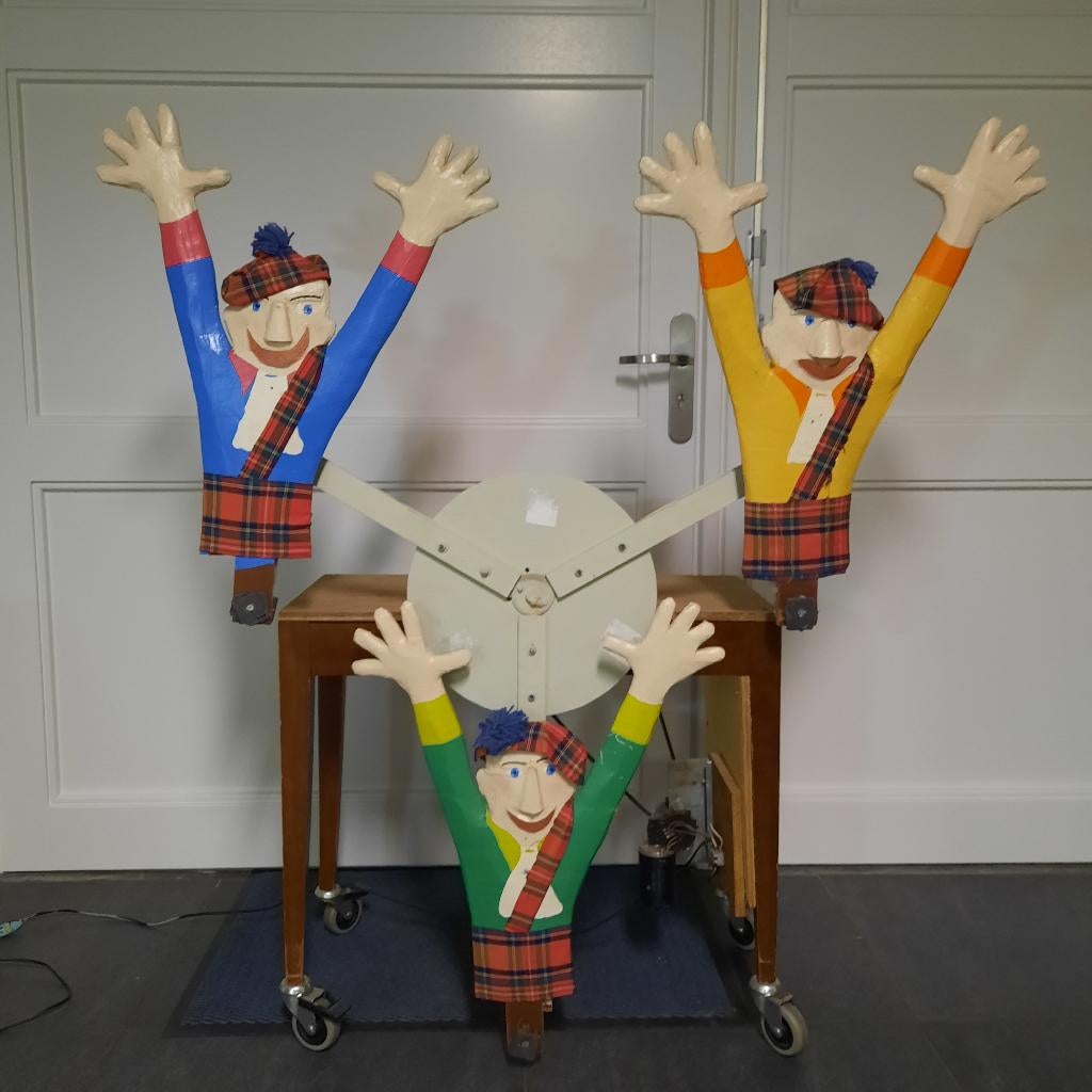 Carnaval draaiende poppen (schotse kleding), Ophalen, Gebruikt