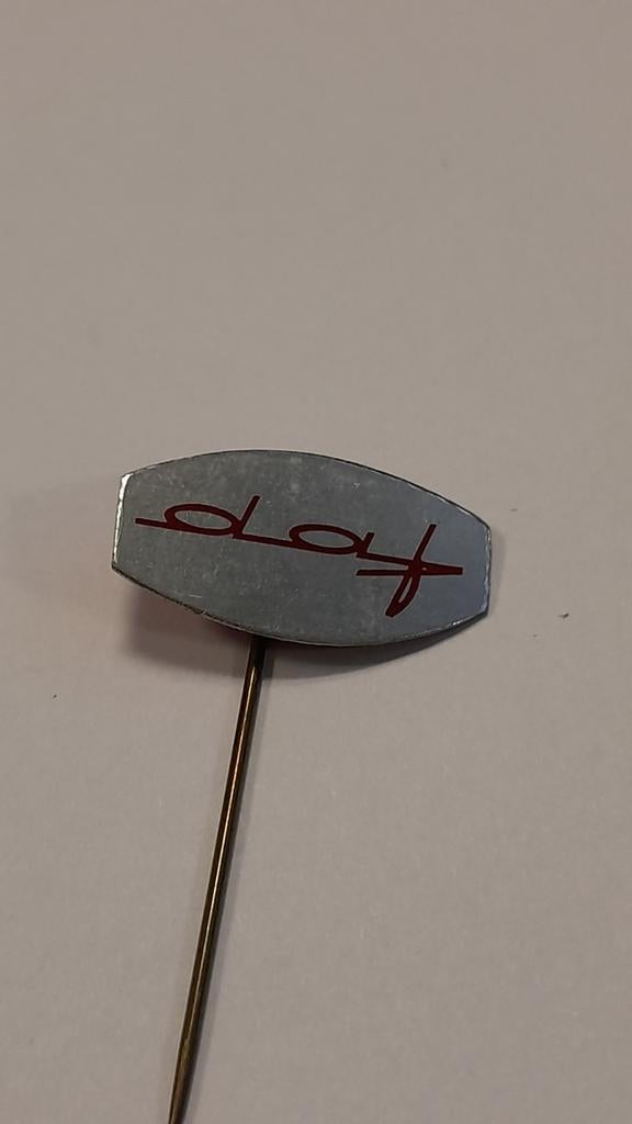 DAF Pin Badge - Vintage Auto Accessoire, Auto diversen, Autostickers, Ophalen of Verzenden