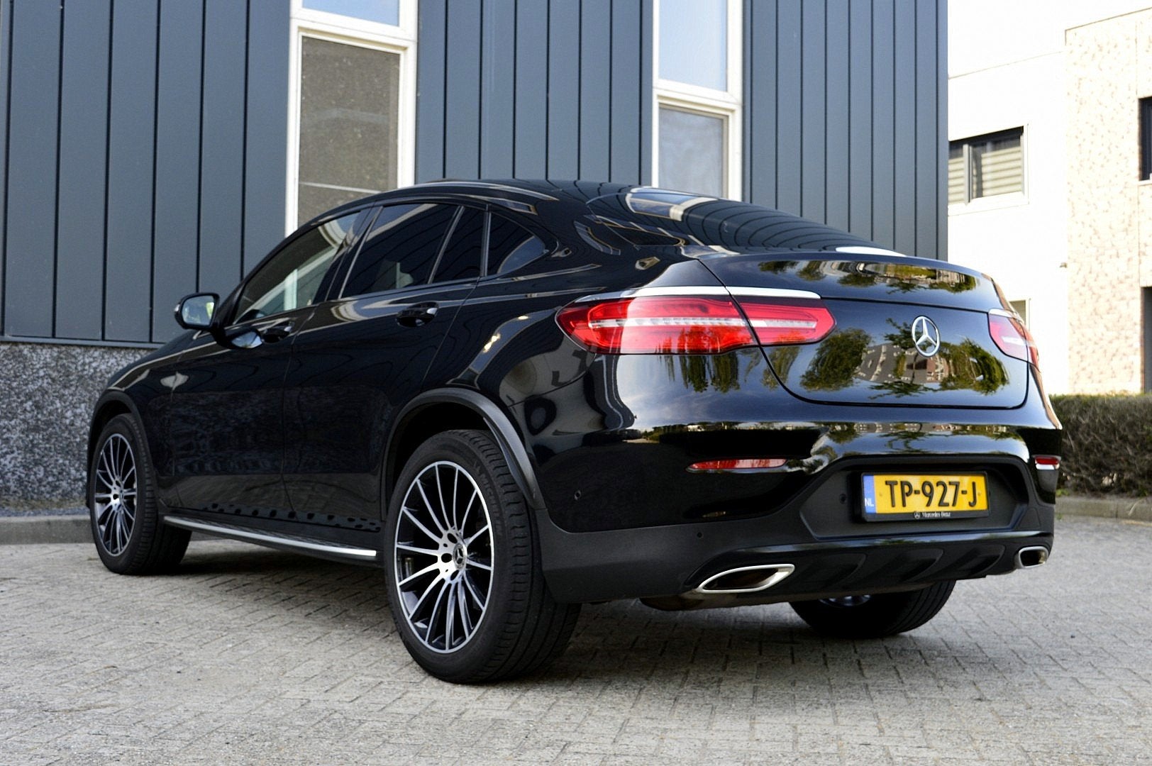 Mercedes-Benz GLC Coupé 250 4MATIC Premium Plus AMG-Styling, Auto's, 12 maanden, Gebruikt, 4 cilinders, Zwart