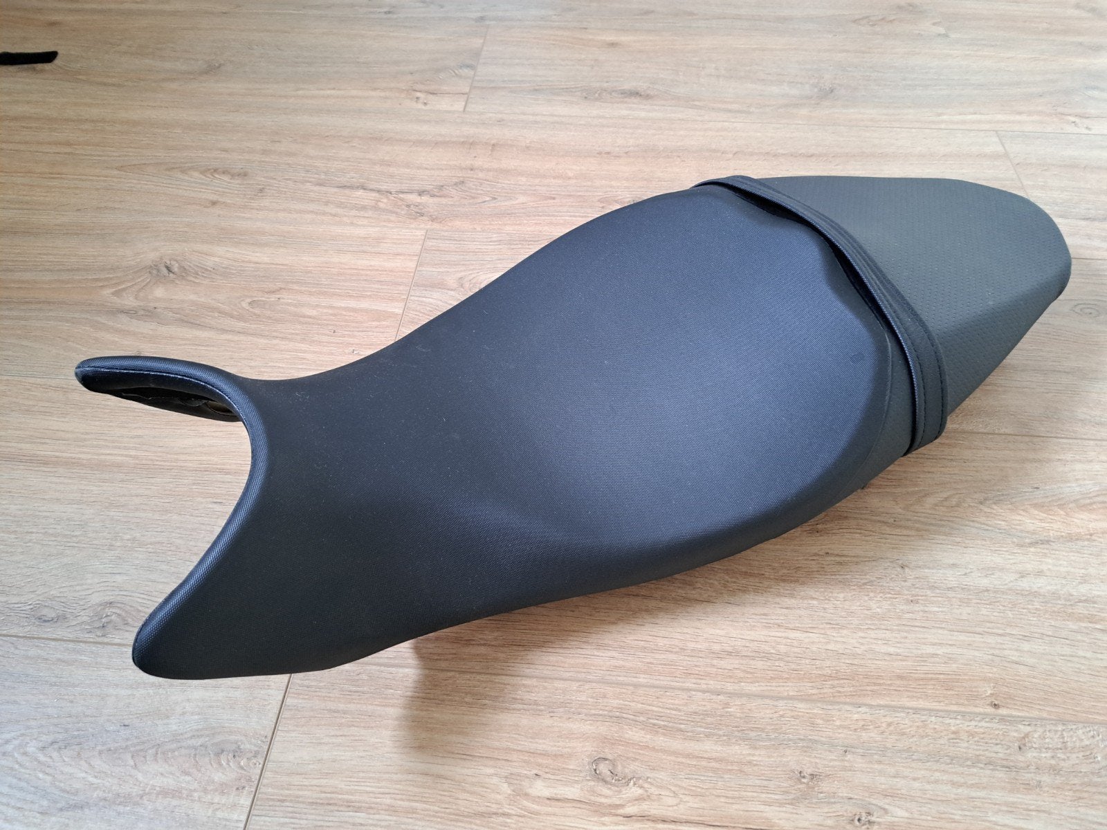 Suzuki SV 650 origineel zadel in nieuwstaat, Motoren, Ophalen, Nieuw