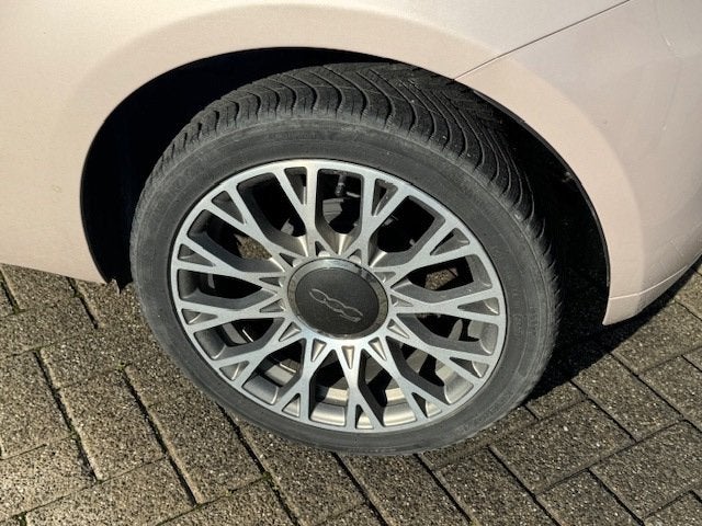 Fiat 500 1.0 Hybrid Star *carplay *climate *cruise *16 inch, Voorwielaandrijving, Gebruikt, Zwart, Overige kleuren