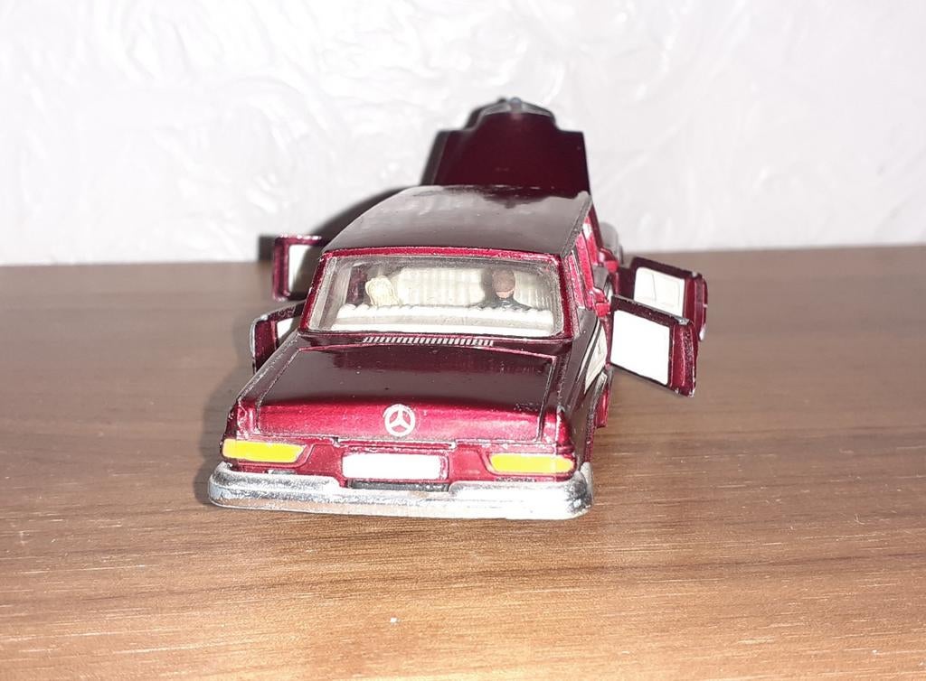Mercedes Benz 600 van Dinky Toys, Hobby en Vrije tijd, Modelauto's | 1:24, Ophalen of Verzenden