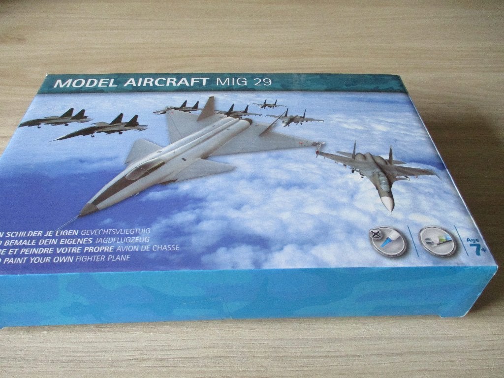 Model aircraft mig 29, Overige merken, 1:72 tot 1:144, Ophalen of Verzenden, Zo goed als nieuw