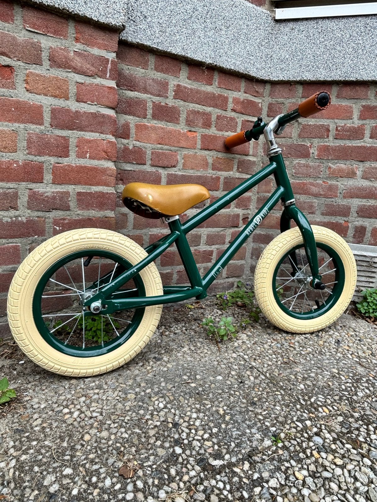 Rebelz groene loopfiets met crème banden, Fietsen en Brommers, Ophalen, Gebruikt, Minder dan 16 inch