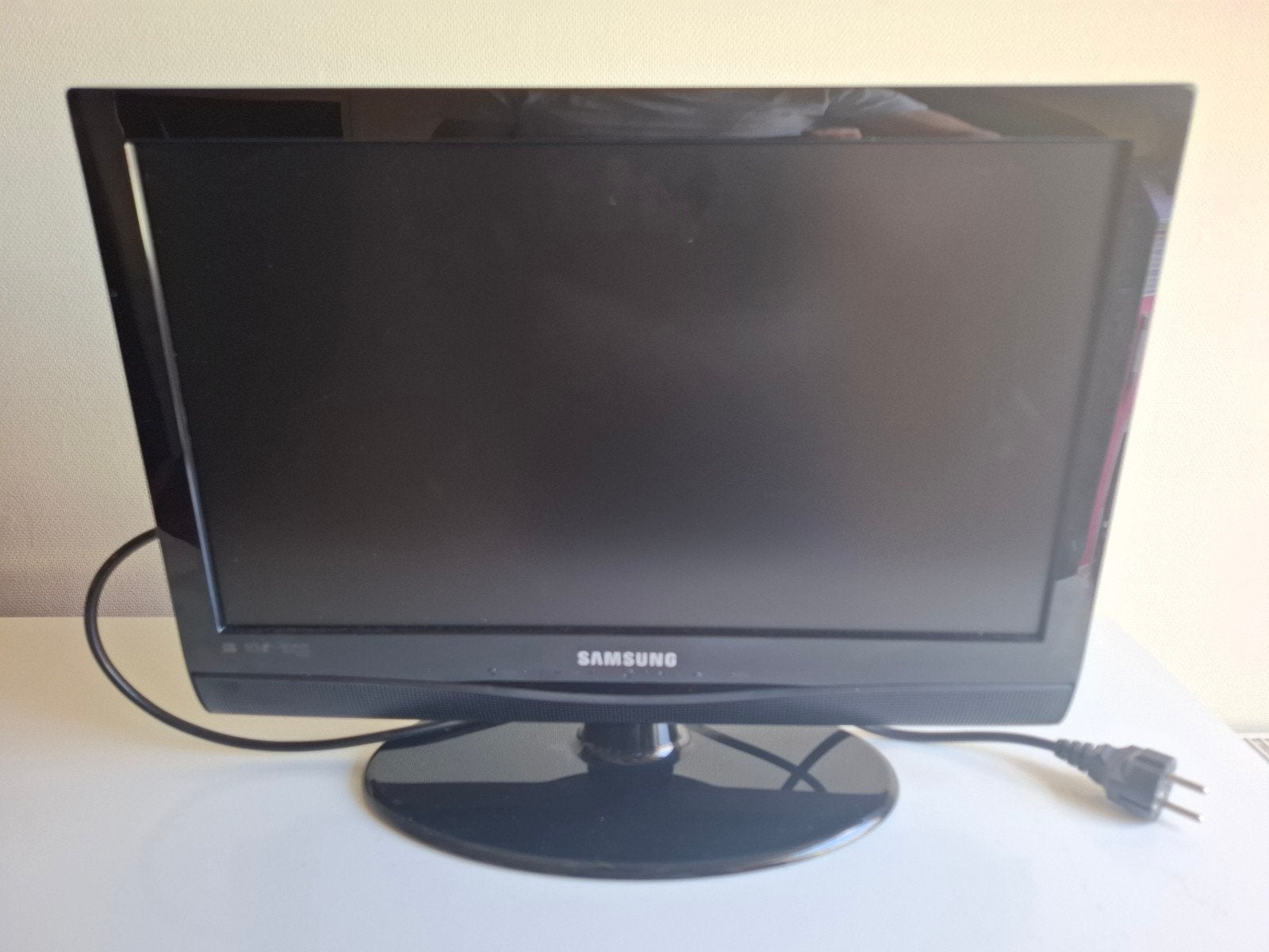 Samsung LCD TV 19 inch - Ideaal voor slaapkamer/keuken, Gebruikt, 50 Hz, Ophalen of Verzenden, Samsung