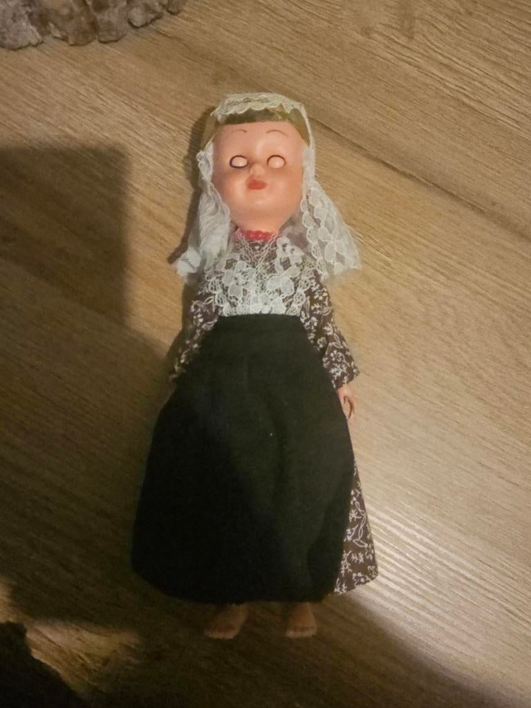 Vintage pop in traditionele klederdracht, Ophalen of Verzenden, Gebruikt, Pop