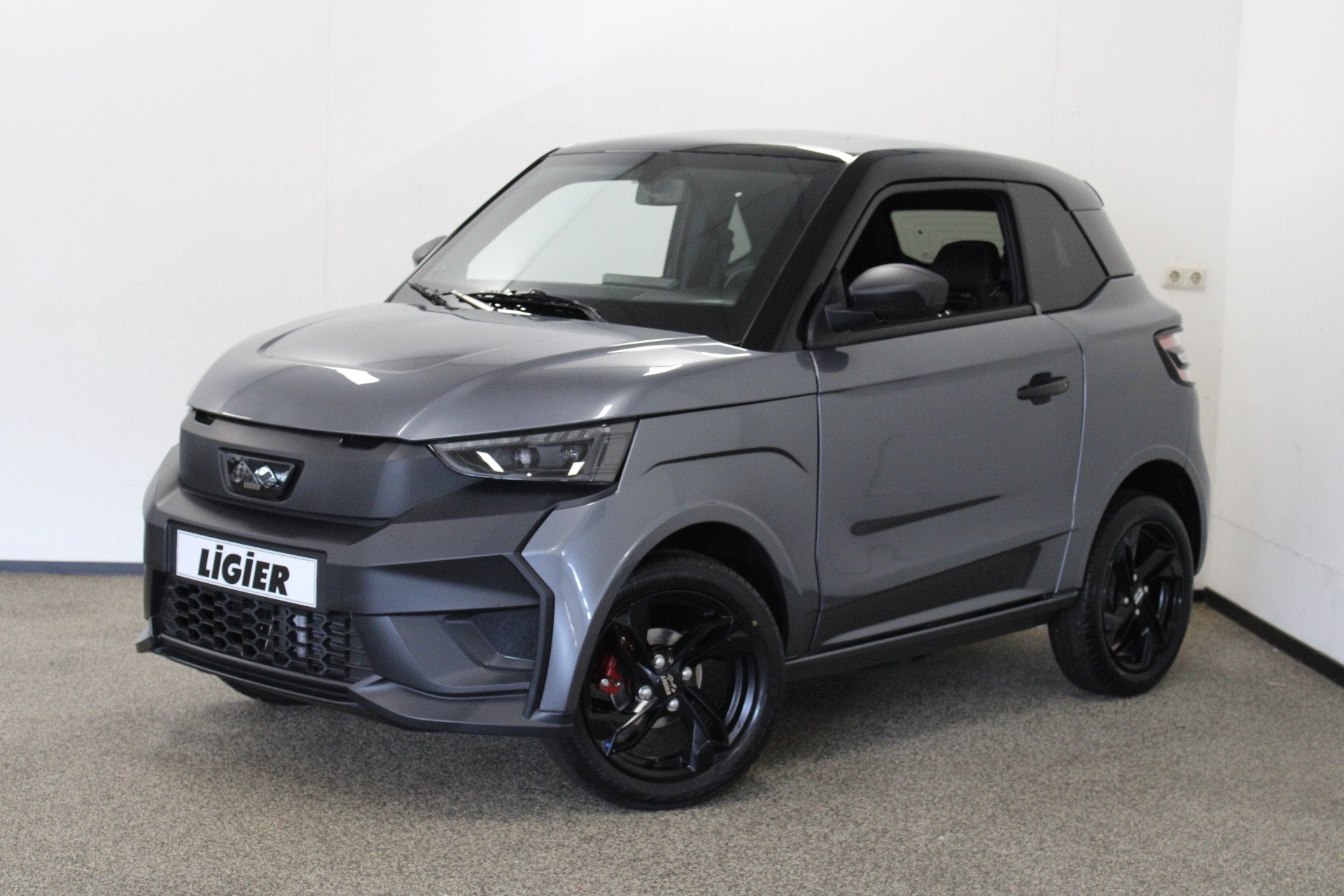 Ligier Brommobiel JS50 Ultimate Elektrisch 45 Km (bj 2026), Nieuw, Tilburgseweg 43
4902TL  OOSTERHOUT NB, NL, Info@autobedrijfjongmolen.nl