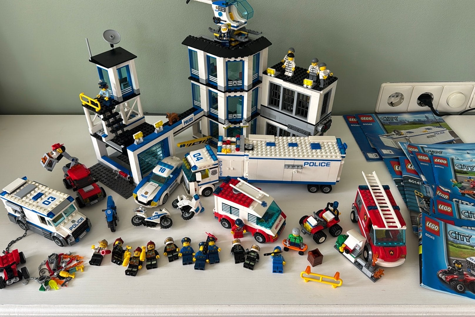 Lego City politie brandweer ambulance en boeven set 60141 ed, Ophalen of Verzenden, Complete set, City, Gebruikt