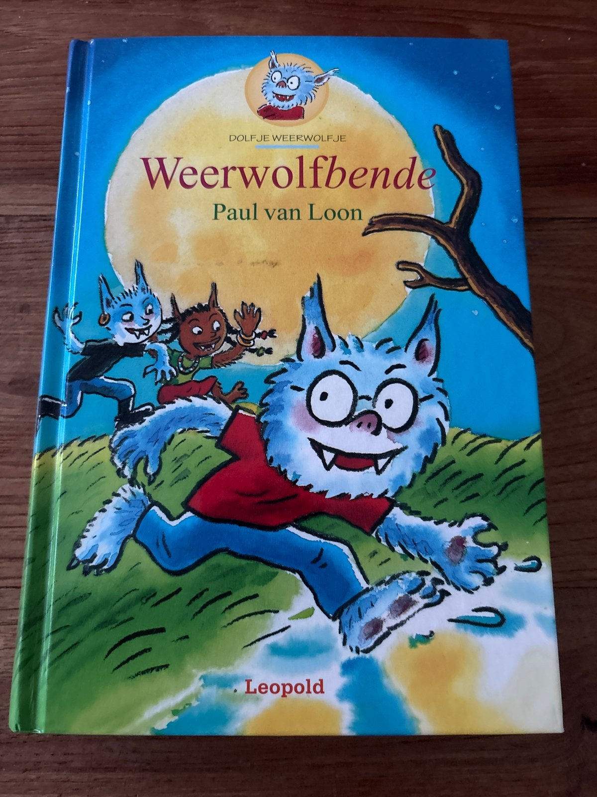 Dolfje Weerwolfje - Weerwolfbende door Paul van Loon, Ophalen of Verzenden, Zo goed als nieuw, Fictie algemeen