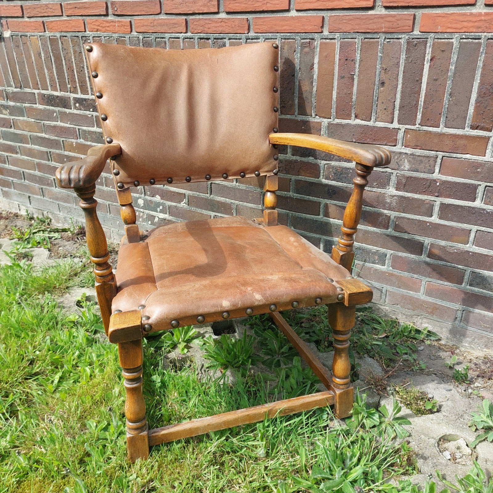 Antieke leren fauteuil met houten frame van Artifort, Ophalen