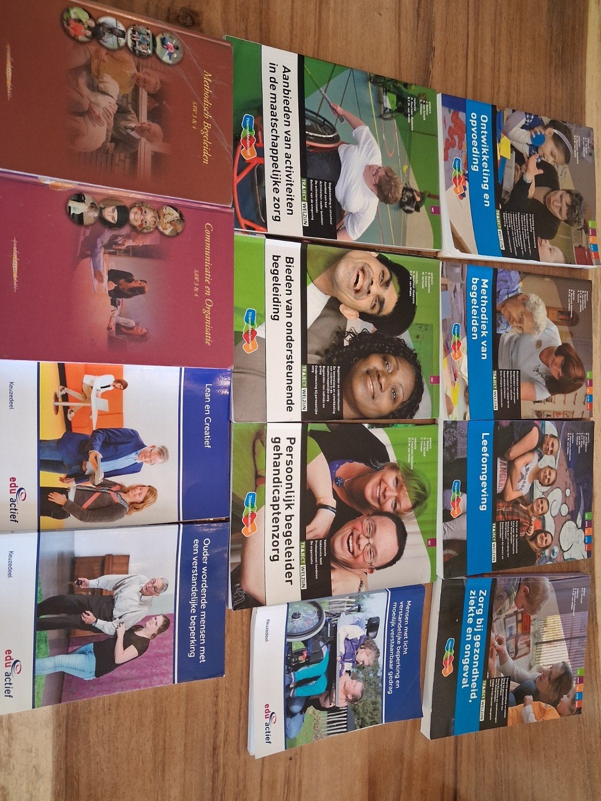 Diverse Edu Actief boeken voor zorg en welzijn opleidingen, Gelezen, Edu Actief, Ophalen of Verzenden, MBO