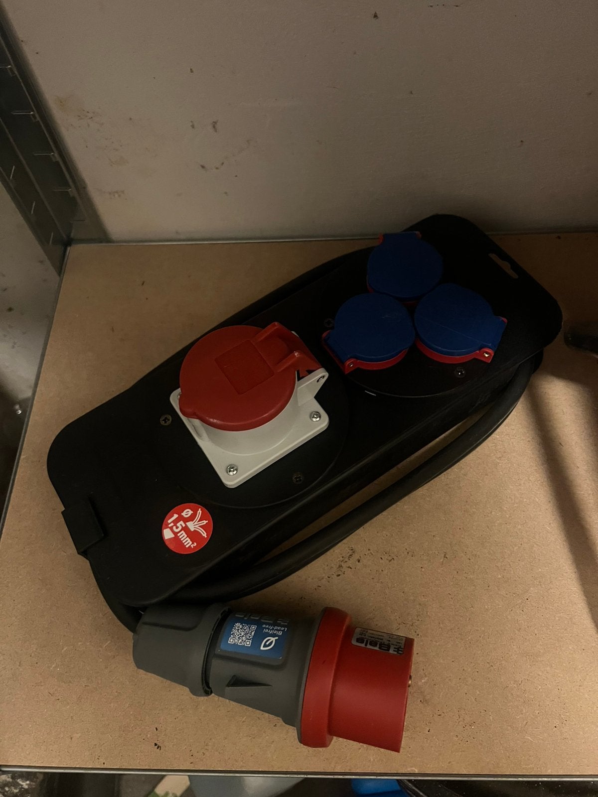 Stroomverdeler / adapter krachtstroom 16A, Ophalen, Zo goed als nieuw
