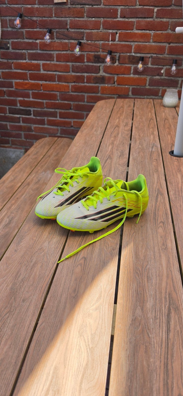 Adidas F50 voetbalschoenen - Maat 38, Maat XS of kleiner, Ophalen of Verzenden, Gebruikt, Schoenen