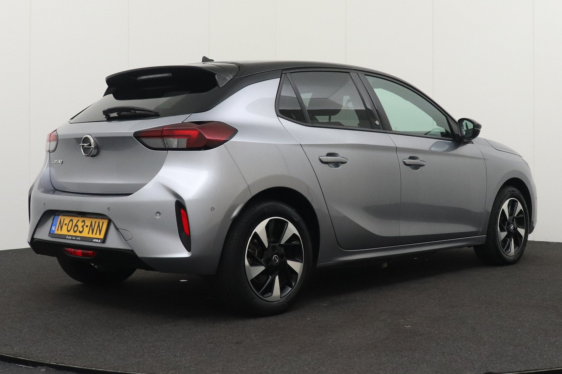 Opel CORSA-E GS Line 50 kWh (SOH 92%) Warmtepomp Carplay Cam, Auto's, Opel, Dealer onderhouden, 136 pk, Gebruikt, Zwart
