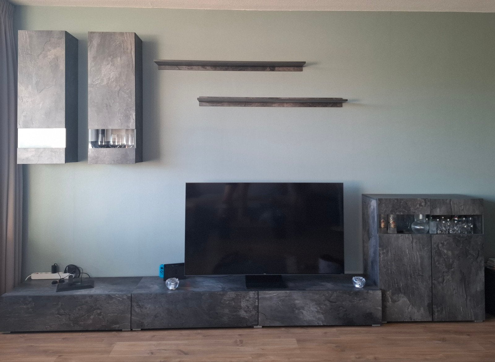 Complete Woonwand Set: Hangende Kasten, Planken & TV-Meubel, Ophalen, Zo goed als nieuw