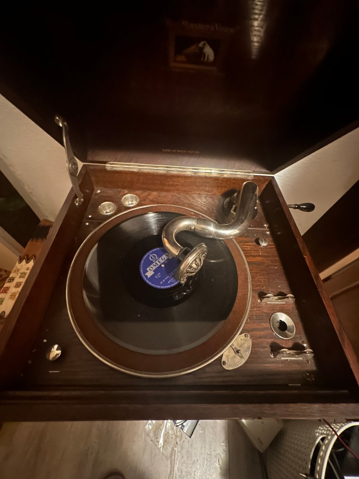 His Master's Voice Grammofoon Platenspeler, Ophalen