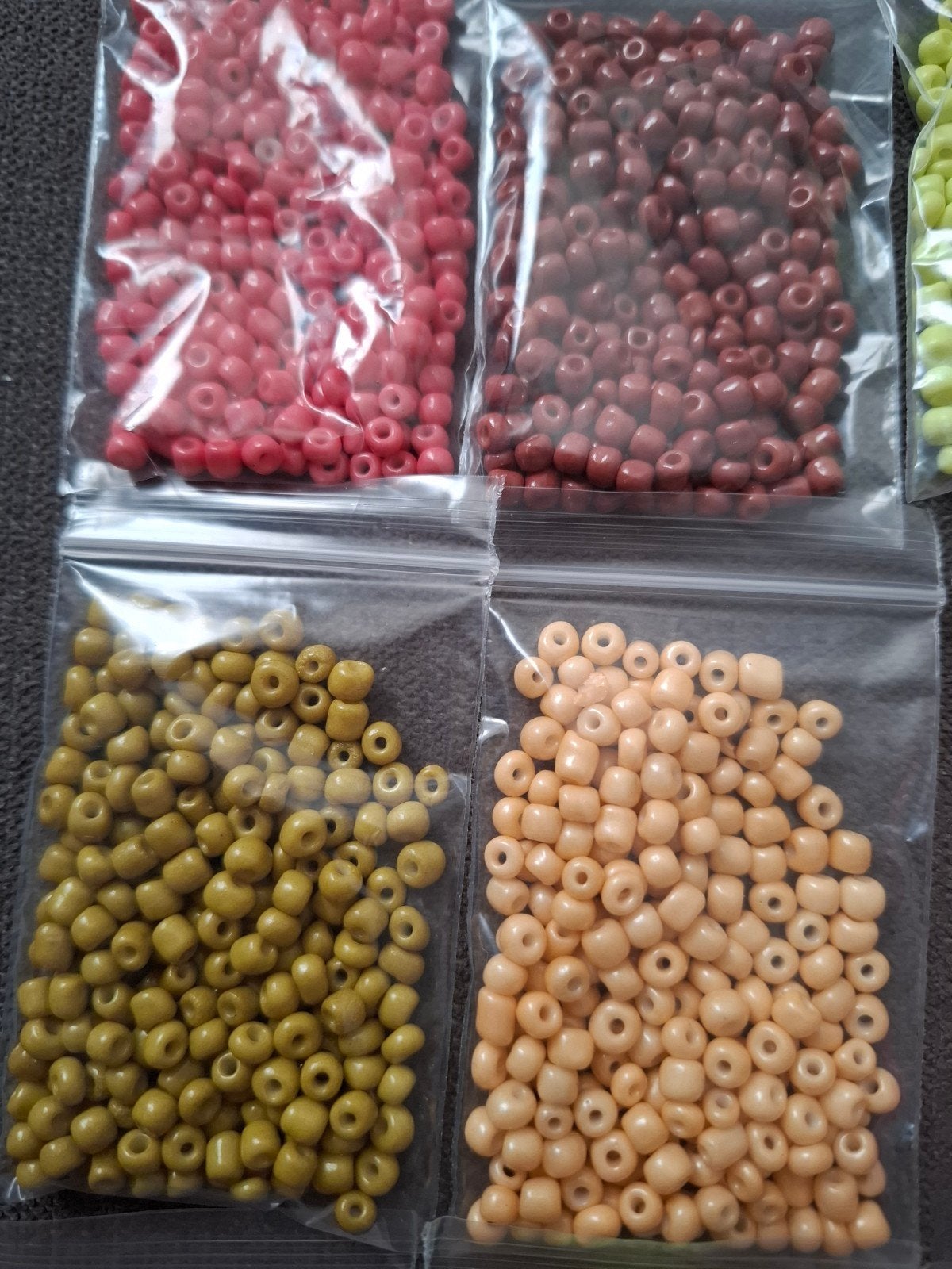 pakket partij 4 mm glaskralen rocailles kralen roze blauw, Hobby en Vrije tijd, Kraal, -, -, Nieuw