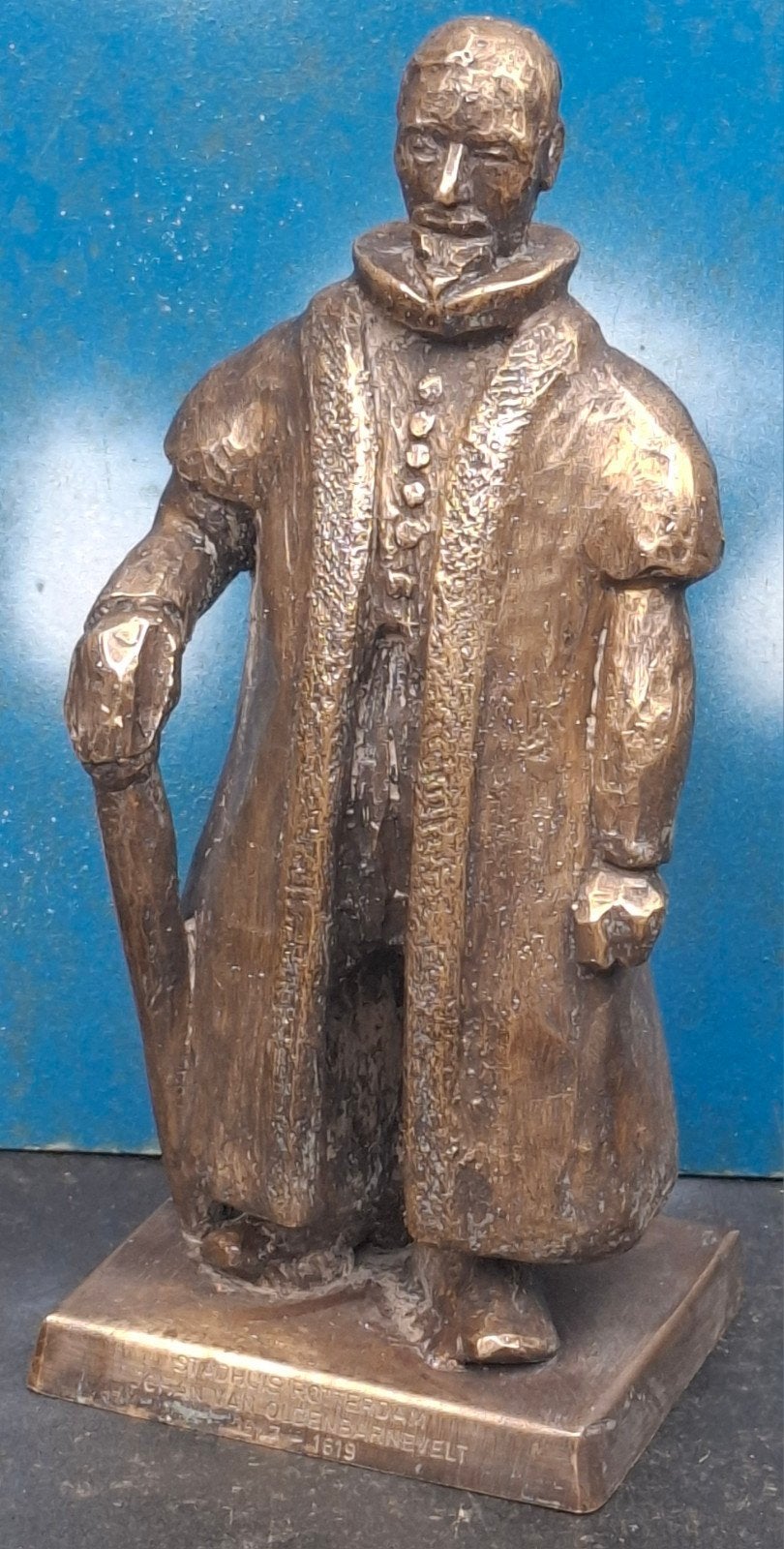 Johan van Oldenbarnevelt.  Bronzen sculptuur.  23 cm., Verzamelen, Ophalen, Zo goed als nieuw, Mens