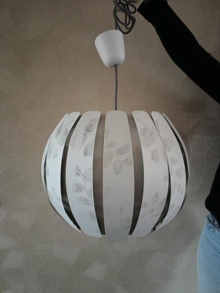 Lamp hanglamp metaal bloemmotief gaatjes 140 omtrek 36 hoog, Ophalen of Verzenden, Metaal, Minder dan 50 cm