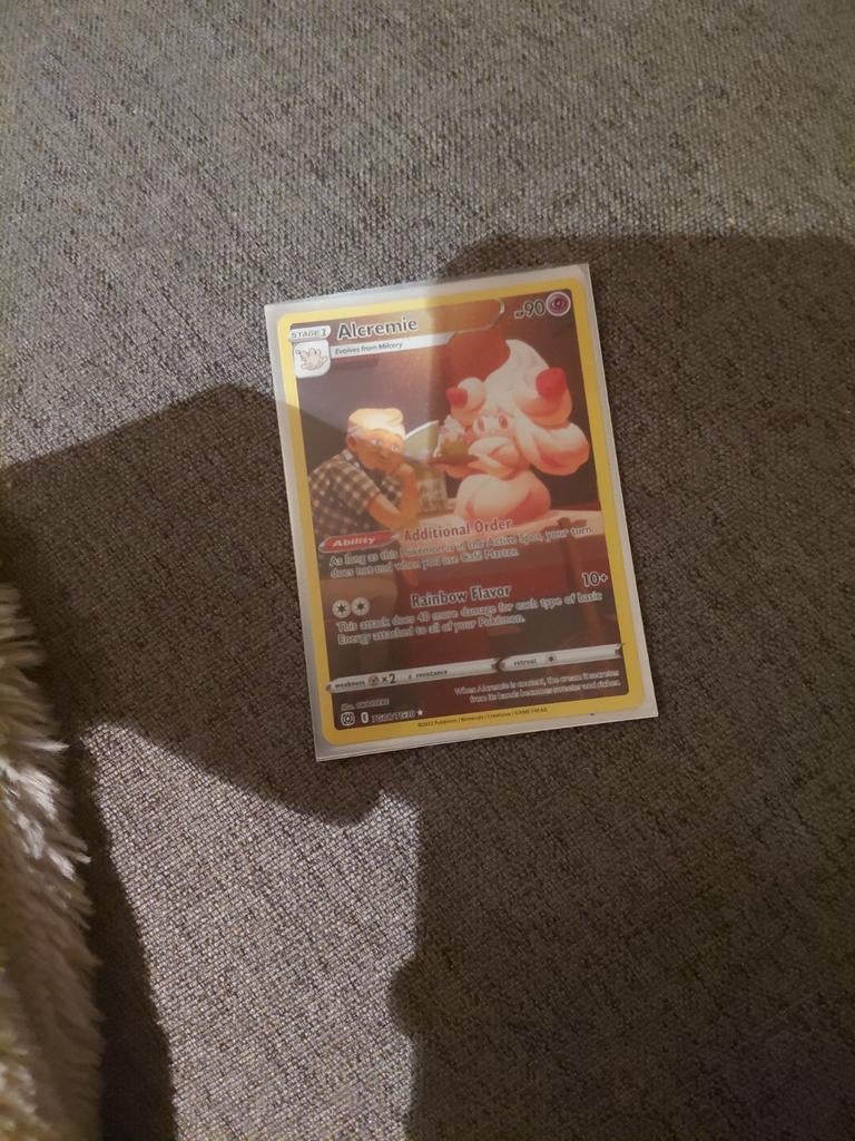 Alcremie VMAX Rainbow Rare Pokémon Kaart, Ophalen of Verzenden, Zo goed als nieuw, Losse kaart, Foil