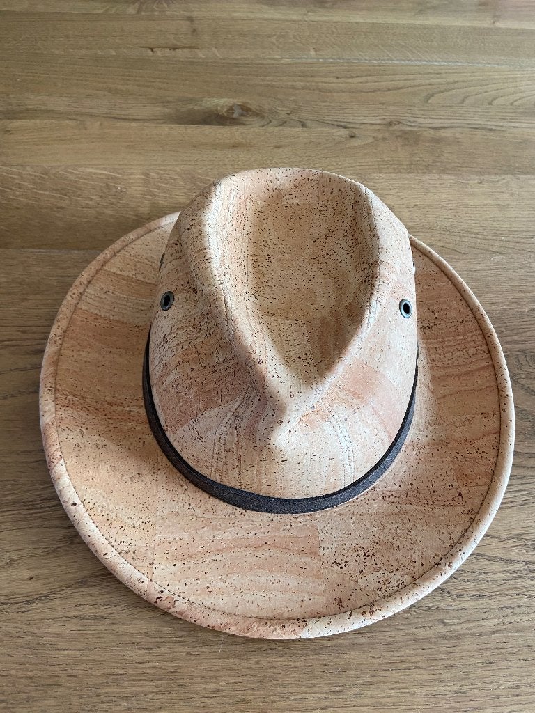 Nieuwe hoed van kurk, natuurlijk materiaal, comfortabel, Kleding | Dames, Hoeden en Petten, Ophalen of Verzenden, Nieuw, 58 cm (L, 7¼ inch) of meer