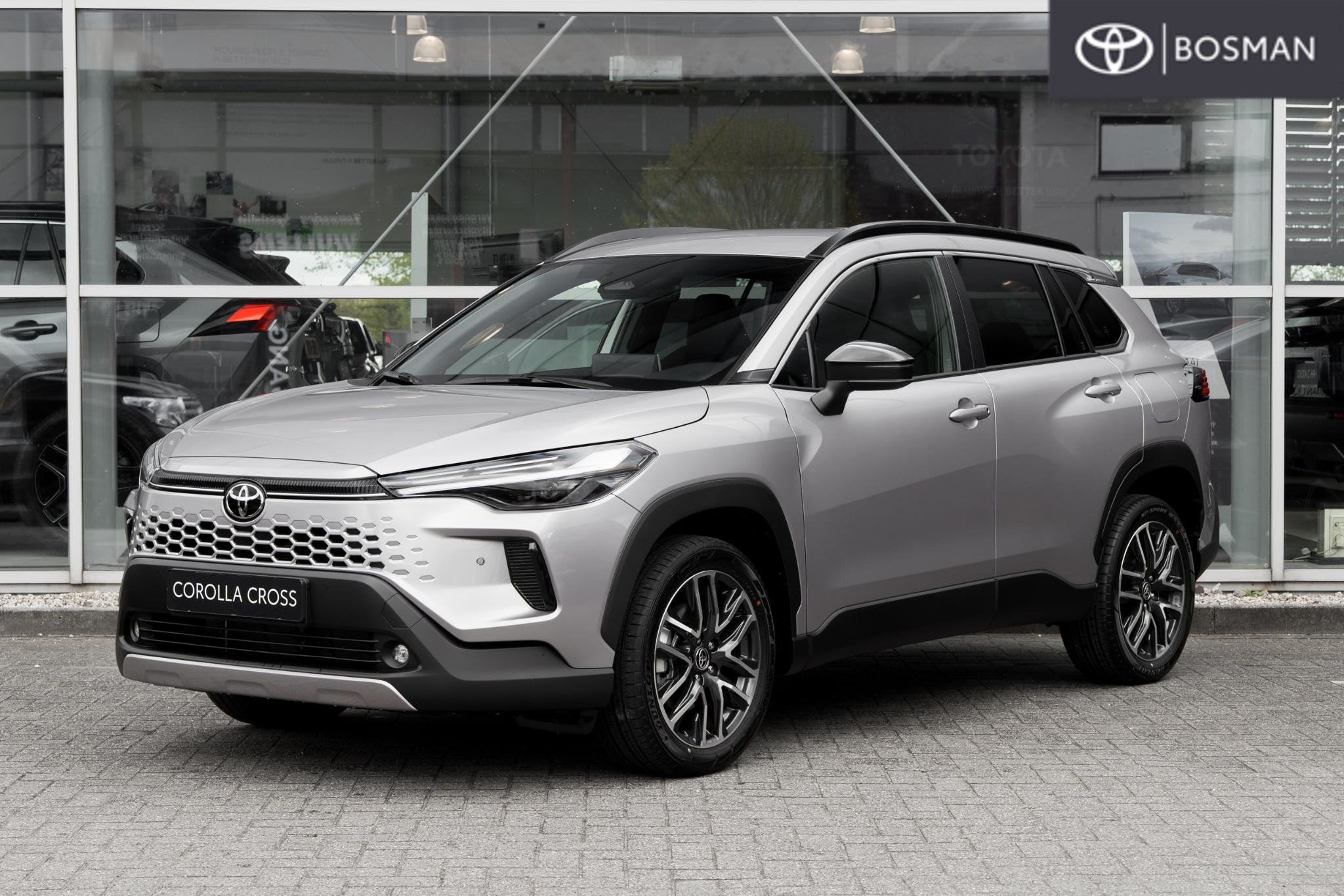 Toyota Corolla Cross Hybrid 180 Dynamic Demo, Stof, Gebruikt, 4 cilinders, 1415 kg